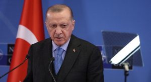 Read more about the article Presidente turco pede que Suécia corte apoio ao que chama de grupos terroristas
