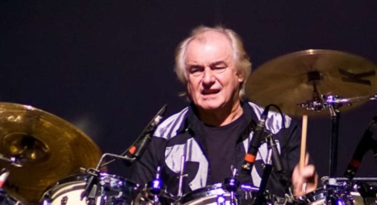 You are currently viewing Morre Alan White, o baterista do Yes, aos 72 anos