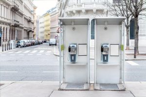 Read more about the article Fora do gancho: Nova York leva último telefone público para museu