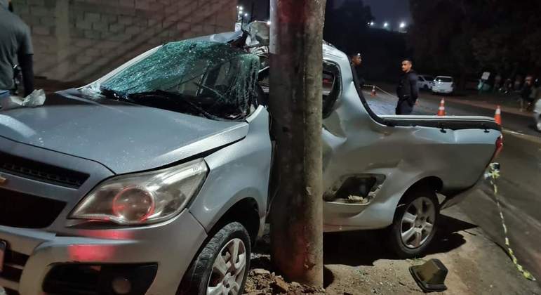 You are currently viewing Acidente grave: motorista morre após colidir carro em poste na Serra