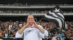 Read more about the article Botafogo vai contratar nome de peso para o meio-campo e mais quatro ou cinco jogadores na janela de julho