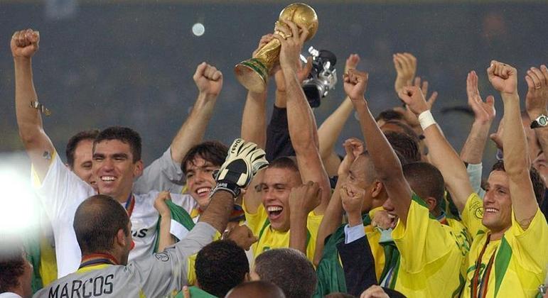You are currently viewing Desacreditada pentacampeã: seleção brasileira comemora 20 anos do último título de Copa