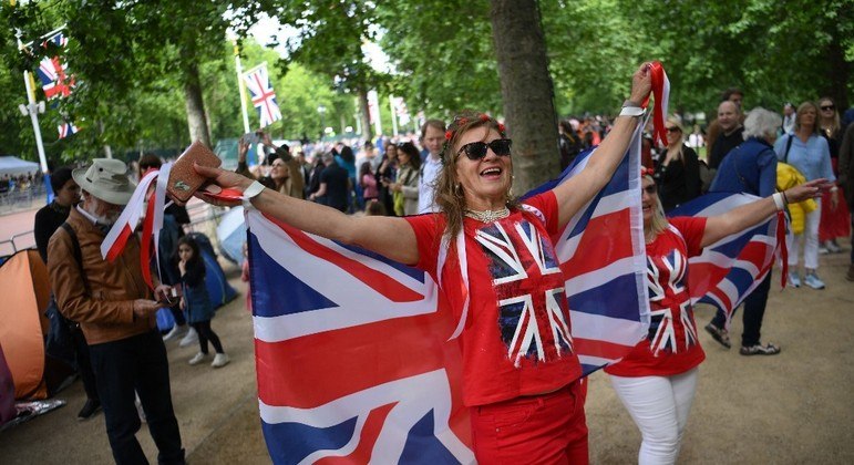 You are currently viewing ‘A cidade está em festa’, diz guia brasileira sobre jubileu da rainha em Londres