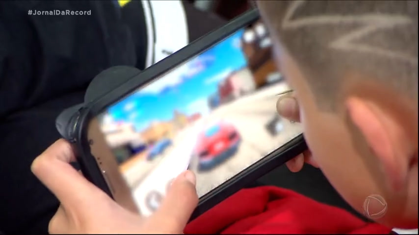 You are currently viewing Novas Gerações, Mesmos Desafios : o que fazer com as crianças que não largam celulares e tablets?