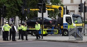 Read more about the article Carro suspeito faz polícia evacuar praça próxima à comemoração do jubileu da rainha Elizabeth 2ª