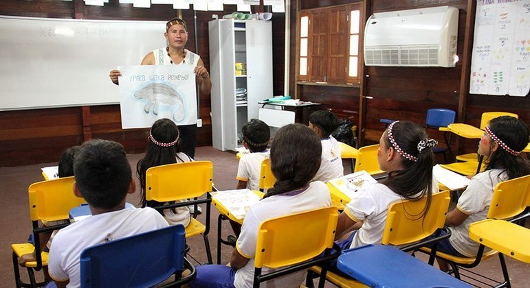 You are currently viewing Lideranças apresentam diretrizes curriculares de educação escolar indígena no ensino básico
