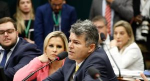 Read more about the article Deputados batem boca durante audiência com ministro da Justiça