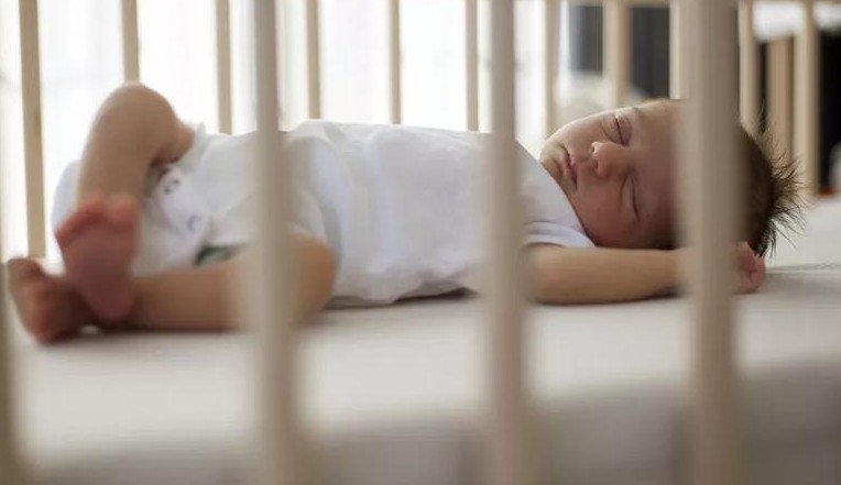 You are currently viewing Conheça os riscos e os impactos da posição de dormir do bebê