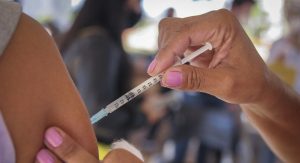 Read more about the article Pessoas com 45 anos ou mais podem receber 4ª dose da vacina contra Covid-19 a partir de hoje