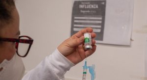Read more about the article Ministério libera vacina contra a gripe no SUS para população geral a partir de hoje