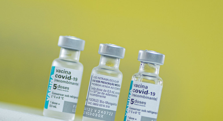 You are currently viewing DF vai aplicar 4ª dose de vacina contra Covid para quem tem 35 anos ou mais