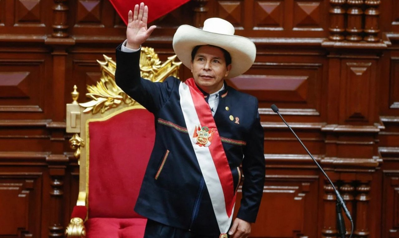 You are currently viewing Presidente do Peru abandona o próprio partido