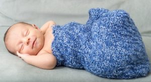 Read more about the article Guia dos EUA sugere que bebê não durma na cama dos pais