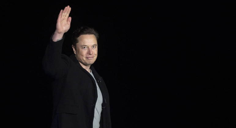 You are currently viewing Bilionário Elon Musk desiste de proposta de compra do Twitter