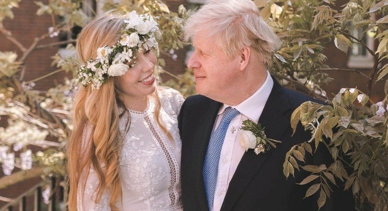 You are currently viewing Após renúncia, festa de casamento de Boris Johnson muda de local