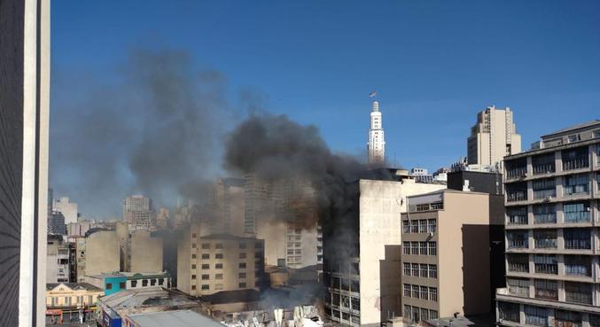 You are currently viewing Prédio atingido por incêndio no centro de SP não tinha alvará do Corpo de Bombeiros