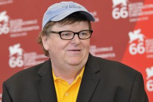 Read more about the article Michael Moore quer substituir a Segunda Emenda dos EUA