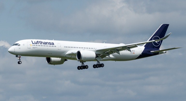 You are currently viewing Lufthansa cancela mais 2.000 voos por falta de funcionários