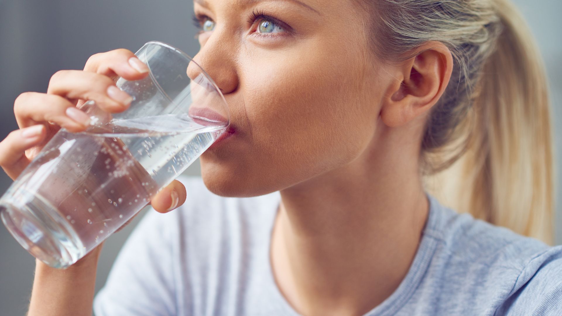 You are currently viewing Descubra como beber a quantidade certa de água todos os dias pode mudar sua vida