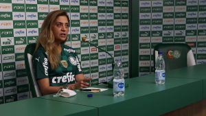 Read more about the article Leila não age contra o VAR e sofre pressão interna no Palmeiras