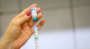 Read more about the article Vacinação contra sarampo está abaixo da meta, diz Ministério da Saúde