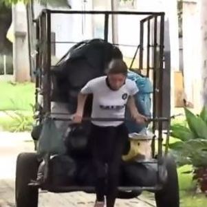 You are currently viewing Vídeo: catadora junta dinheiro da coleta de lixo para entrar na faculdade
