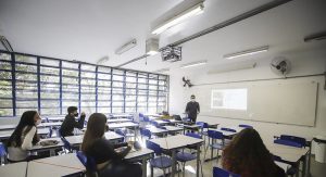 Read more about the article Alunos da rede estadual de SP voltam às aulas nesta terça (26)