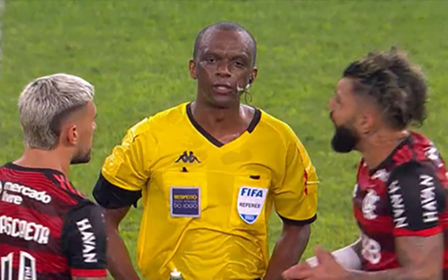 You are currently viewing Especialista diz que árbitro de campo e VAR erraram contra o Flamengo: “Deveria marcar o pênalti”