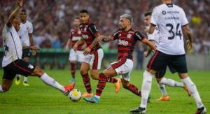 Read more about the article Torcedores do Flamengo brigam entre si e homem sai sangrando após empate na Copa do Brasil