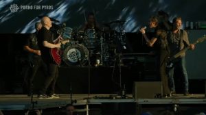 Read more about the article Incrível: Billy Corgan (Smashing Pumpkins) toca Led Zeppelin com o Porno for Pyros, de Perry Farrell (Jane’s Addiction)