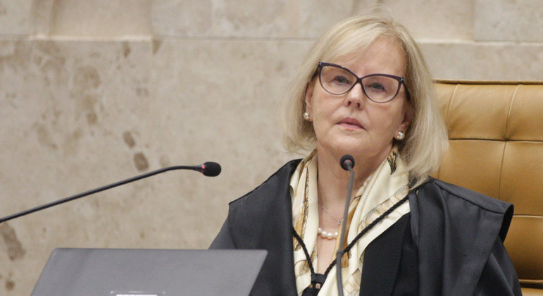 You are currently viewing Rosa Weber envia à PGR pedido de investigação sobre Bolsonaro por ataque às urnas