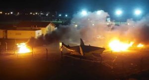 Read more about the article Torcedores de time argentino incendeiam carros dos jogadores