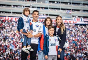 Read more about the article Mais do que futebol, Suárez reencontra suas raízes no Nacional-URU