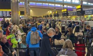 Read more about the article Aeroporto de Londres mantém restrição de passageiros