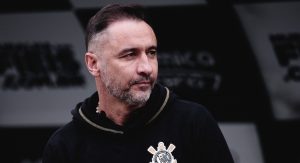 Read more about the article Vítor Pereira diz que Corinthians deu ‘resposta de caráter e de união’