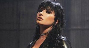Read more about the article Demi Lovato entrega retorno nostálgico a fãs em “HOLY FVCK”. Ouça com todas as letras!