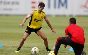 Read more about the article Rodrigo Caio intensifica trabalho de recuperação para retorno aos gramados pelo Flamengo