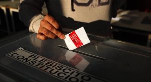Read more about the article Chile inicia votação em plebiscito inédito sobre nova Constituição