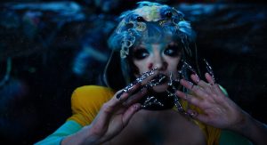 Read more about the article Björk lança clipe de ‘Atopos’ e estreia no techno em nova era