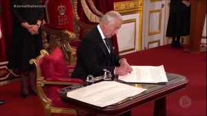 Read more about the article Charles 3º é oficialmente proclamado rei em cerimônia transmitida pela televisão