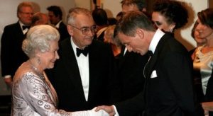 Read more about the article Daniel Craig se diz ‘sortudo’ por ter trabalhado com rainha Elizabeth