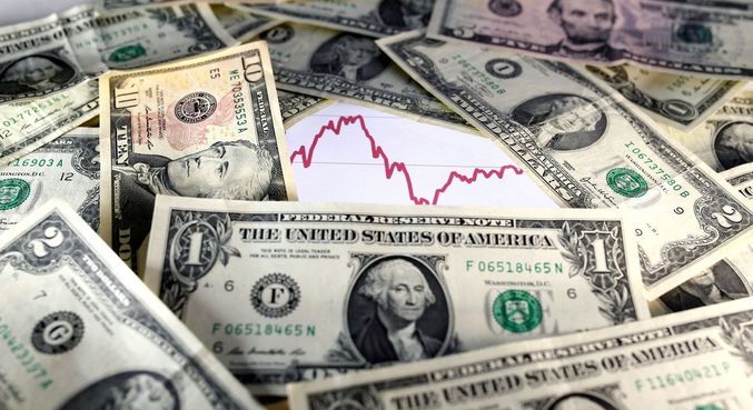 You are currently viewing Dólar abre a terça-feira em alta, avança 2% e volta a superar R$ 5,20