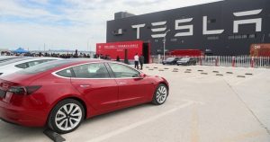 Read more about the article Tesla mais uma vez é envolvida em polêmica e processada; entenda o caso