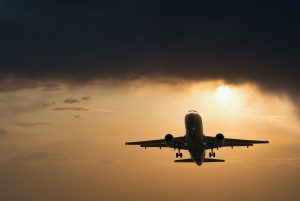 Read more about the article Por que devemos usar o modo avião durante um voo?