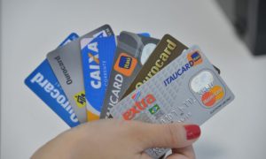 Read more about the article O que deve ser analisado antes de fazer um cartão de crédito? Descubra!