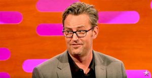 Read more about the article Matthew Perry, o Chandler de “Friends”, revela como quase morreu após abuso de álcool e drogas