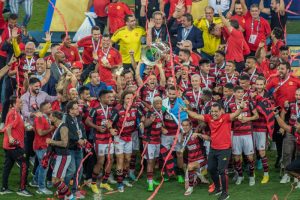 Read more about the article Por que vários famosos “invadiram” a festa de campeão do Flamengo no Maracanã?