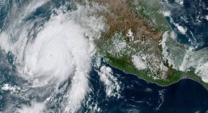 Read more about the article Roslyn atinge o Pacífico mexicano como furacão de categoria 3