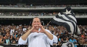 Read more about the article John Textor exalta atuação de jovem do Botafogo no clássico diante do Fluminense
