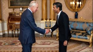 Read more about the article Rishi Sunak toma posse como primeiro-ministro do Reino Unido após encontro com o Rei Charles 3º